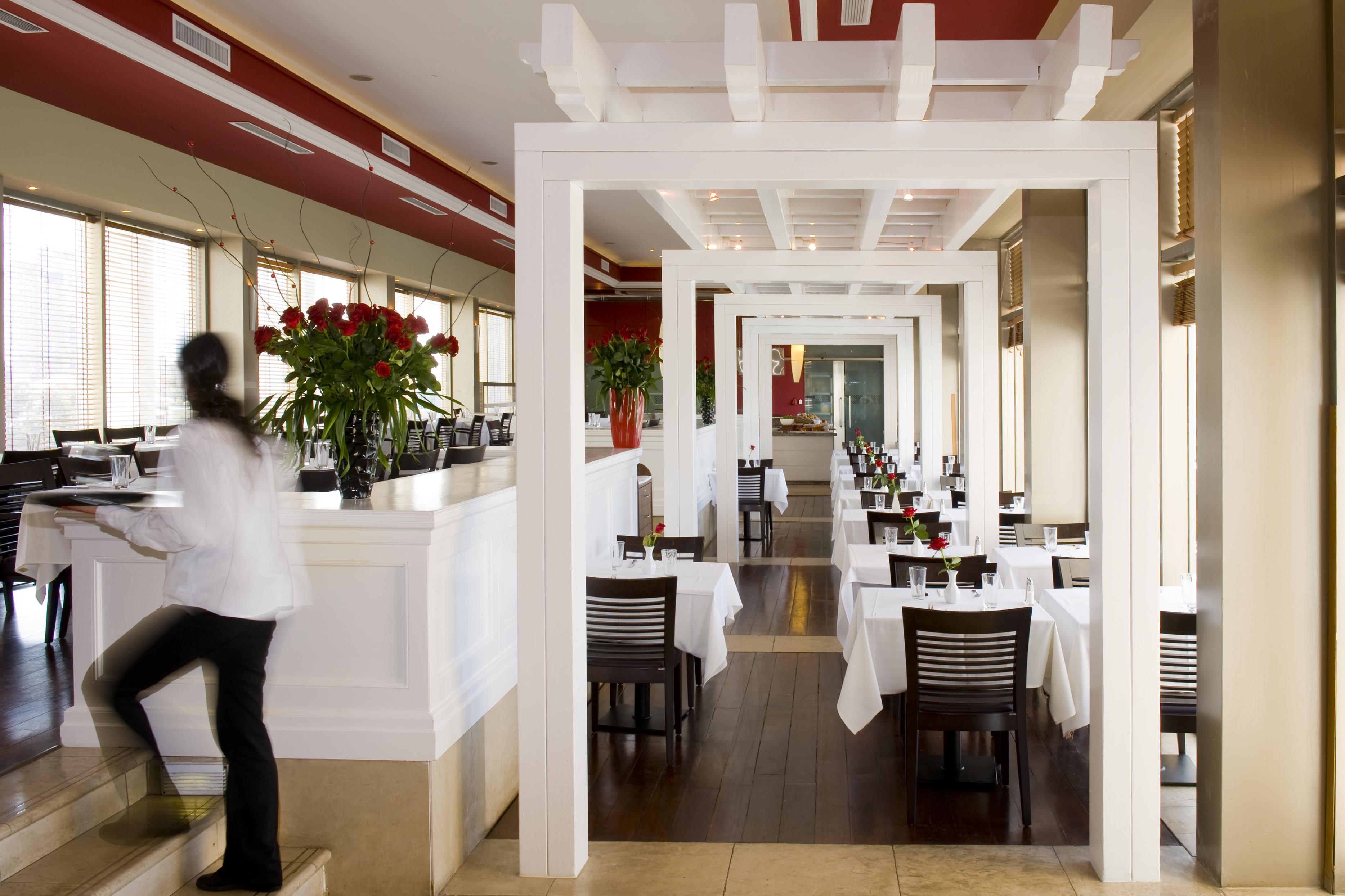 Leonardo City Tower Hotel Tel Aviv Giv'atayim Exterior photo Interior of the restaurant