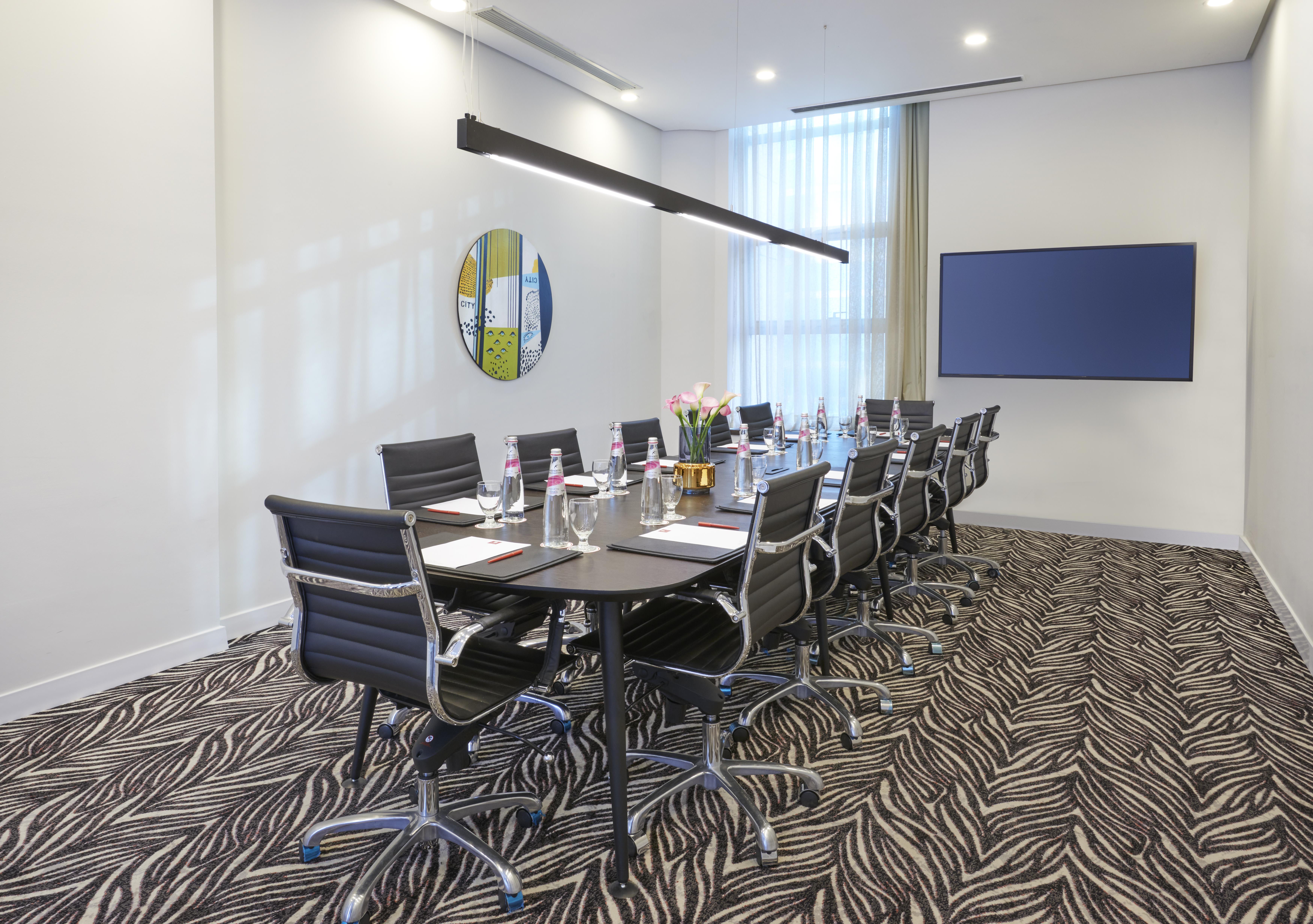 Leonardo City Tower Hotel Tel Aviv Giv'atayim Exterior photo Meeting room