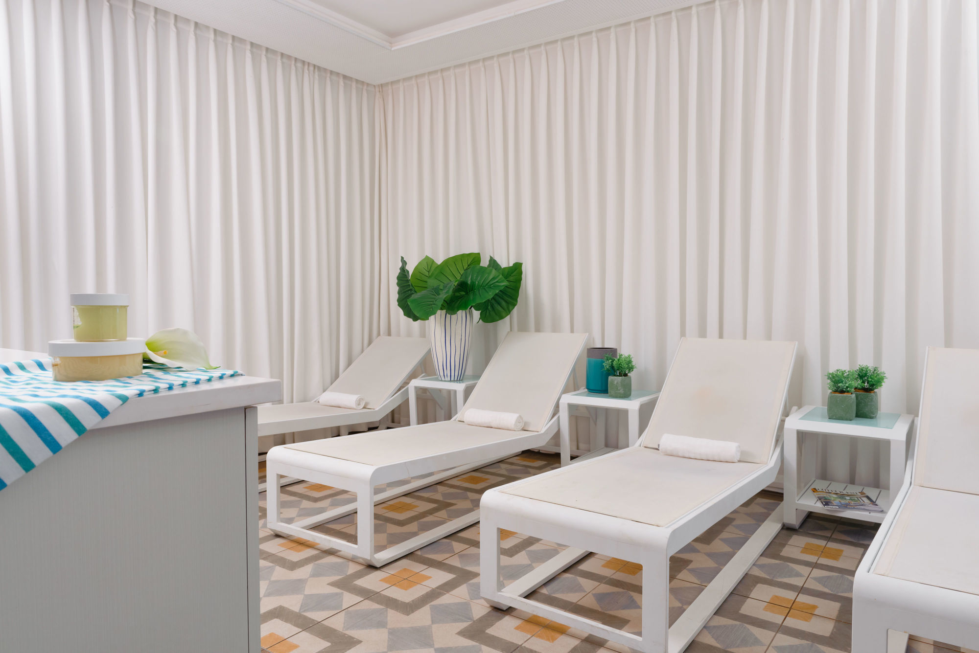 Leonardo City Tower Hotel Tel Aviv Giv'atayim Exterior photo Spa at The Ivy Hotel